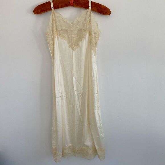 Vintage 60’s Wonder Maid Cream Nylon Slip - Picture 1 of 7